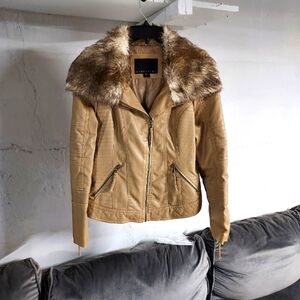 LADIES MEDIUM WEIGHT  CASUAL JACKET WITH FAUX FIR TRIM.